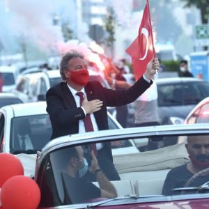 İZMİR KLASİK OTOMOBİLCİLER DERNEĞİ VE VOSVOS İZMİR FUN CLUP DAN 19 MAYIS DESTEĞİ