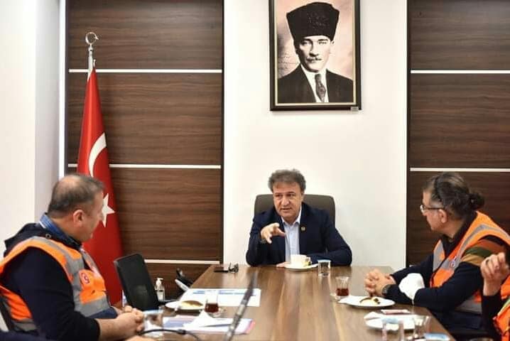 BORNOVA BELEDİYE BAŞKANIMIZ SAYIN DR. MUSTAFA İDUĞ, İZMİR AFET BİLİNCİ ÇEVRE VE İKLİM FARKINDALIĞI DERNEĞİ İLE GÜZEL BİR PROJENİN GÖRÜŞMESİNİ GERÇEKLEŞTİRDİ.