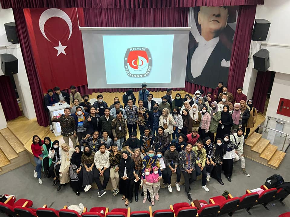 ENDONEZYALI ÖĞRENCİLER BAŞKANLIK SEÇİMİ