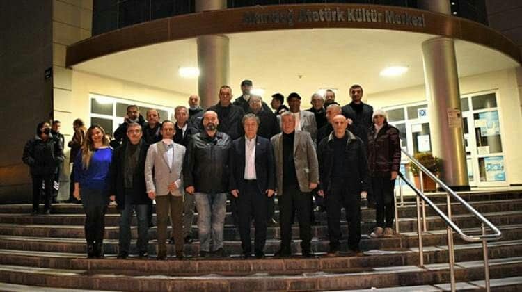 GİRİT’TEN CANLI SÖYLEŞİ ÖZELLİKLE GİRİT KÖKENLİ VATANDAŞLARİMİZA ÖZEL BİR GECE YAŞATTI.