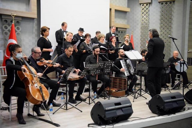 EGENİN İKİ YAKASINDAN EZGİLER BORNOVA’DAN YANKILANDI.