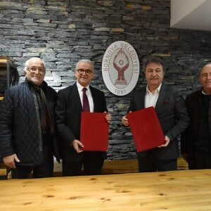 İzmir Sinoplular Yardımlaşma Dayanışma ve Kültür Derneği bundan böyle faaliyetlerini Bornova Belediyesi’nin hizmete açtığı Altındağ Atatürk Sivil Toplum Kuruluşları Yerleşkesi’nde sürdürecek.