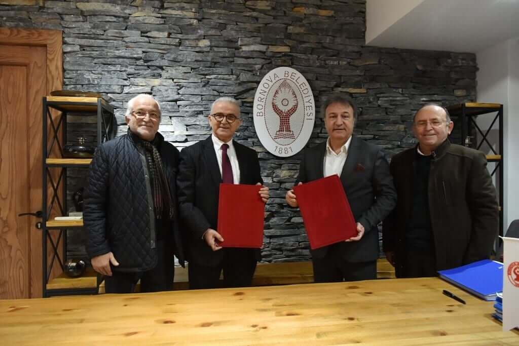 İzmir Sinoplular Yardımlaşma Dayanışma ve Kültür Derneği bundan böyle faaliyetlerini Bornova Belediyesi’nin hizmete açtığı Altındağ Atatürk Sivil Toplum Kuruluşları Yerleşkesi’nde sürdürecek.