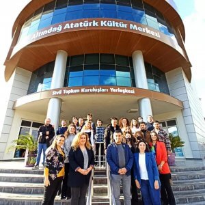 Bornova Belediyesi Sivil Toplum Kuruluşları Yerleşkemizde  Pi Gençlik Derneği ve Gelişen Nesil Akademi işbirliği ile “Gençlik İstihdamını Arttırma” temalı “İzmir Gençlik Ağı Ideathonu” düzenledik.