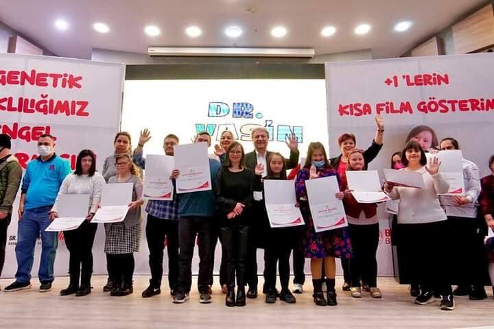 İzmir Down Sendromu Derneği işbirliği ile 12 Down Sendromu kardeşimize Bornova Film Ofisimizde hocamiz Nesli Hanimin yönetiminde kısa film eğitimi verdik.