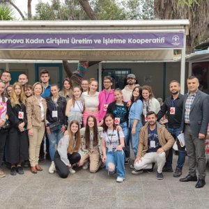 Bornovalı çocuklar, Bornova Belediyesi Altındağ Atatürk Kültür Merkezi Sivil Toplum Kuruluşları Yerleşkesi’nde ERASMUS+ AB Programı ile “Toplumda Olumlu Değişiklikler İçin Yerel Gençlik Kampanyaları” projesi kapsamında “Toplumsal Eşitlik Kiti” adı verilen oyun aracılığıyla toplumsal cinsiyet eşitliği eğitimi aldı.