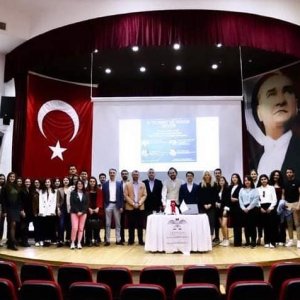 İkonion Hukuk ve Kariyer Derneği ve Bilişim Mühendisleri Yardımlaşma ve Dayanışma Derneği  işbirliğinde Bornova Belediyesi, Türkiye Bilişim Derneği, Hukuk ve Bilişim Dergisi destekleri ile Bornova Belediyesi Sivil Toplum Kuruluşları Yerleşkesi’nde “E Ticaret ve Hukuk Zirvesi ” düzenlenmiştir