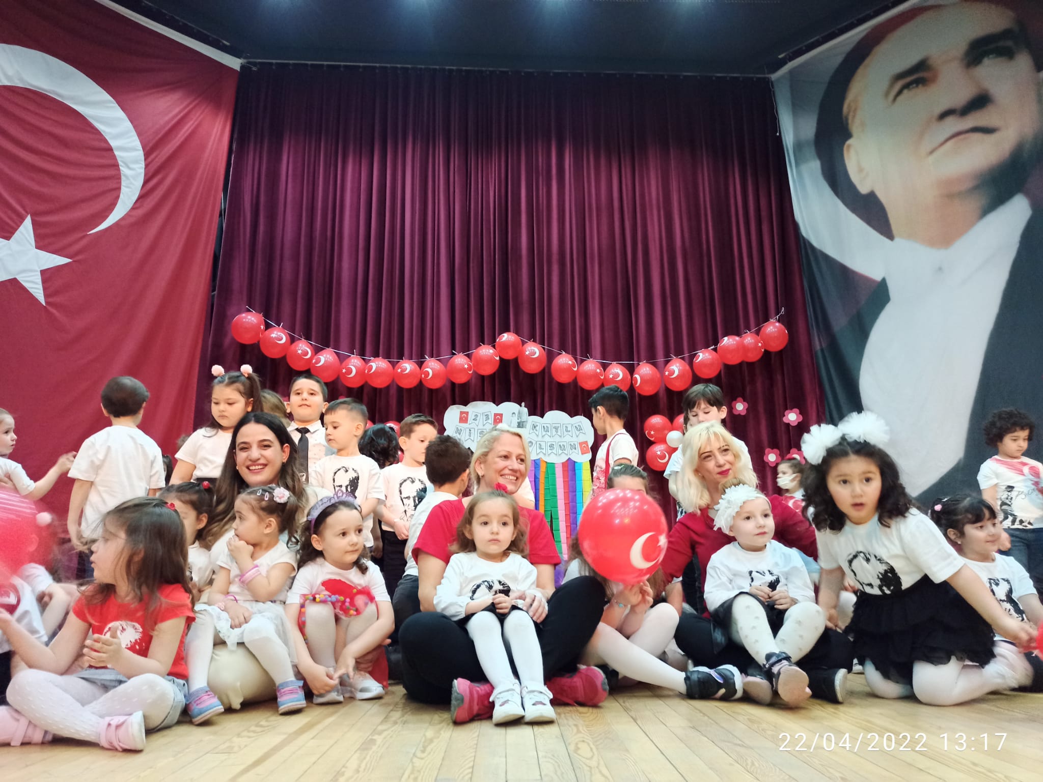 Bornova Belediyesi Sivil Toplum Kuruluşları (STK) Yerleşkemizde, Kadın Aile Müdürlüğümüze bağlı Çocuk Oyun ve Aktivite Merkezimizdeki çocuklarımızla 23 Nisan Ulusal  Egemenlik ve Çocuk Bayramimizi kutladık.