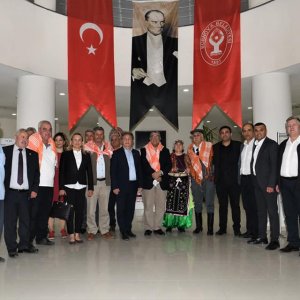Bornova Belediye başkanımız sayın Dr. Mustafa İduğ, İzmir Milletvekilimiz sayın Kamil Okyay Sındır ve beraberindeki heyete Altındağ Atatürk Sivil Toplum Kuruluşları Yerleşkesinde sunduğumuz hizmetleri anlatıp Yerleskemizi gezdirdik.