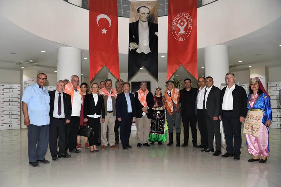 Bornova Belediye başkanımız sayın Dr. Mustafa İduğ, İzmir Milletvekilimiz sayın Kamil Okyay Sındır ve beraberindeki heyete Altındağ Atatürk Sivil Toplum Kuruluşları Yerleşkesinde sunduğumuz hizmetleri anlatıp Yerleskemizi gezdirdik.