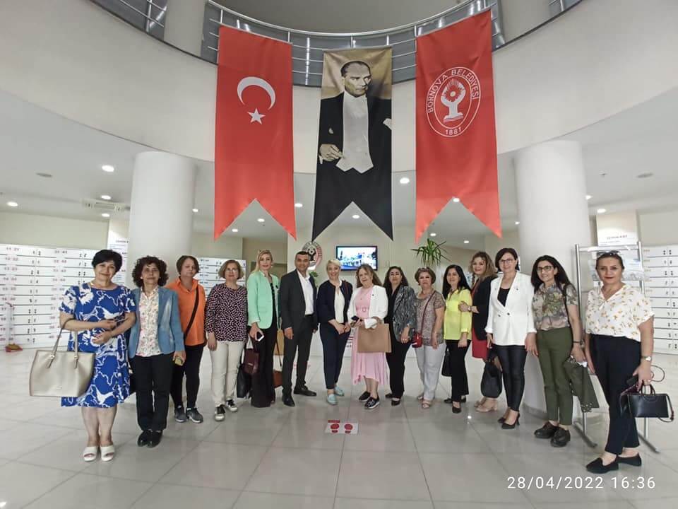 İzmir Kent Konseyi Kadın Meclisi başkanı Canan Aydemir Özkara ve yürütme kurulu üyelerini Bornova Belediyesi Sivil Toplum Kuruluşları Yerleskesi’nde misafir ettik