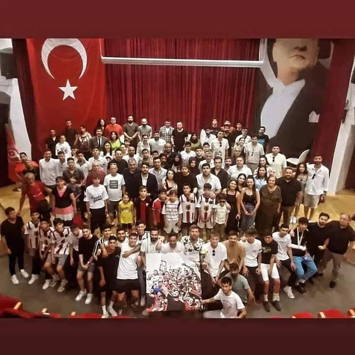 Bornova Belediyesi Sivil Toplum Kuruluşları Yerleşkesi üyemiz Genç Bornova Kültür Sosyal Yardımlaşma ve Dayanışma Dernegi’nin genel kurul toplantisi yerleşkemizde gerçekleşti.