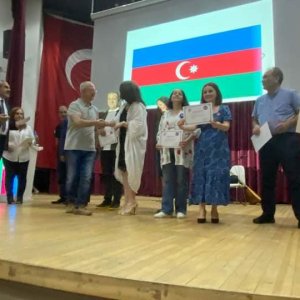 Bornova Belediyesi  Sivil Toplum Kuruluşları Yerleşkemizde İzmir Azerbaycan Kültür ve Yardımlaşma Derneği veİzmir Kafkasyalılar Sevgi ve Kömek Derneği işbirliği ile Azerbaycan Cumhuriyeti’nin 104.ncü kuruluş yıldönümünü kutladik.