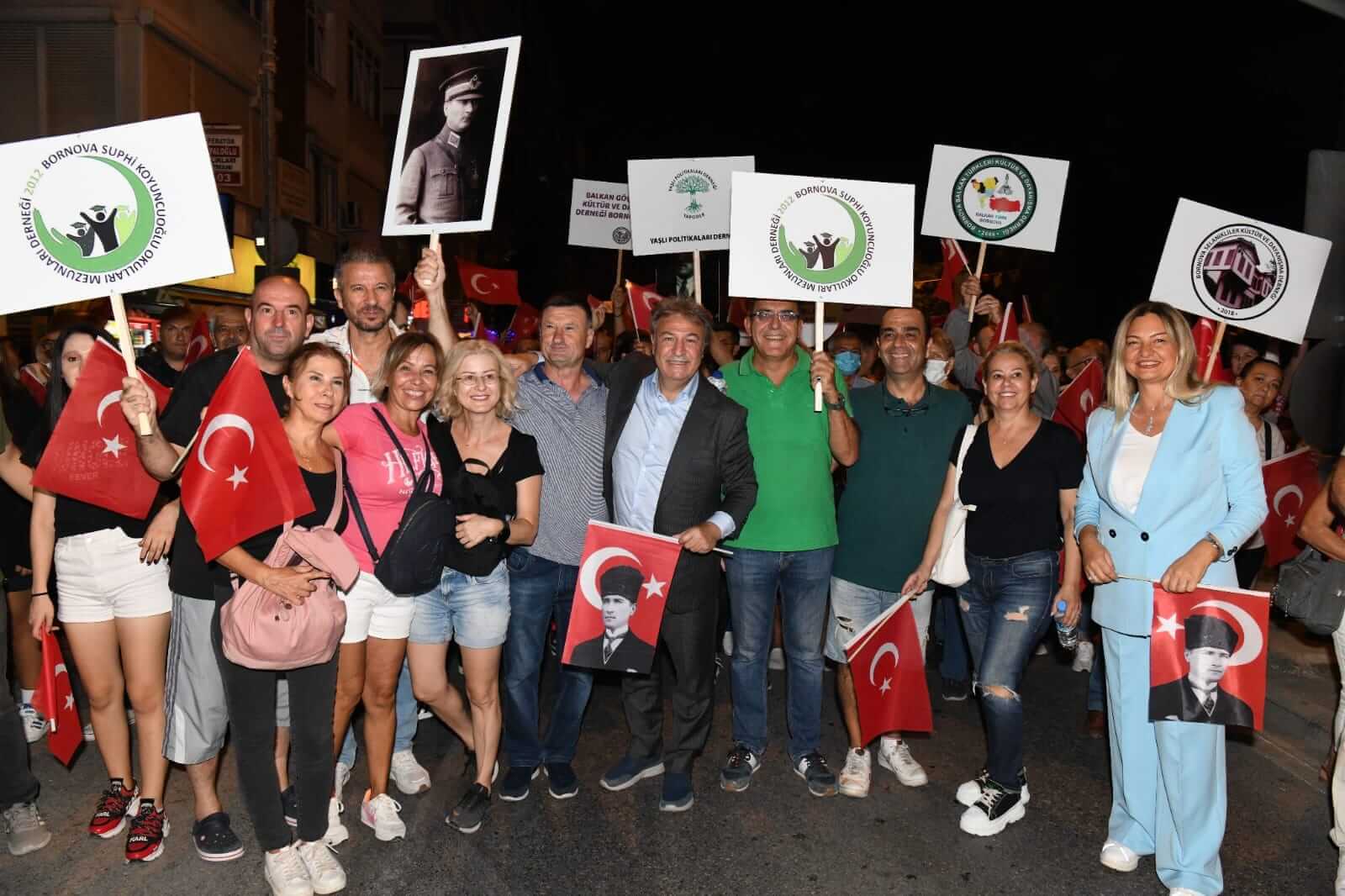 Güzel İzmirimizin 100. Kurtuluş yıldönümünü sivil toplum kuruluşlarımızın yoğun katılımı ile coşkuyla kutladık.