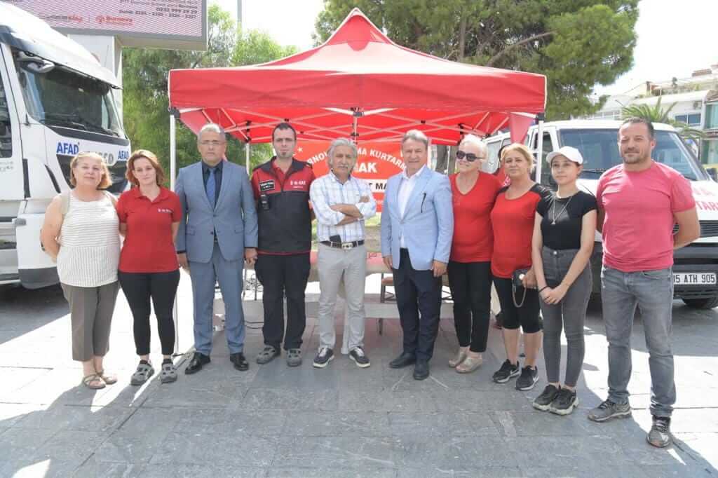 Bornova STK Yerleşkesi üyemiz Bornova Arama Kurtarma Derneği (BORAK) ve İzmir AFAD işbirliği ile Bornova Cumhuriyet Meydanına Afet Simülasyon Tırı getirtilerek Marmara depreminde yaşanan afeti canlandırıp, afet anında yapılması gerekenler ziyaretçilere aktarıldı.