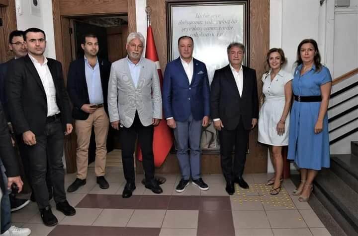 STK Yerleşkemizin yeni üyesi Ankara merkezli Genç Girişim ve Yönetişim Derneği İzmir Şubesi yetkilileri, genel başkan M. Nezih Allioglu ile birlikte Bornova Belediye başkanımız Dr. Mustafa İduğ’u ziyaret ederek dernek çalışmaları ve projeleri hakkında bilgi verdi.