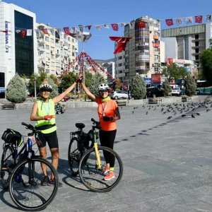 Bu sene “Şehrini Keşfet” ve “Gelecek Enerjini Koru” olarak belirlenen sloganıyla 16-22 Eylül tarihleri arasında kutlanan “Avrupa Hareketlilik Haftası” Bornova’da Bornova Belediyesinin ilgili Sivil Toplum Kuruluşları ile ortaklaşa düzenlediği etkinliklerle kutlandı.