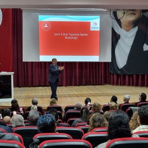 Etkin Dernek Yönetimi ve Gönüllülük Programı Bornova Belediyesi STK Yerleşkesine Üye Olan Derneklerimize, İzmir İl Sivil Toplumla İlişkiler Müdürü Turgay Esen’in Sunumu ile Gerçekleşti.