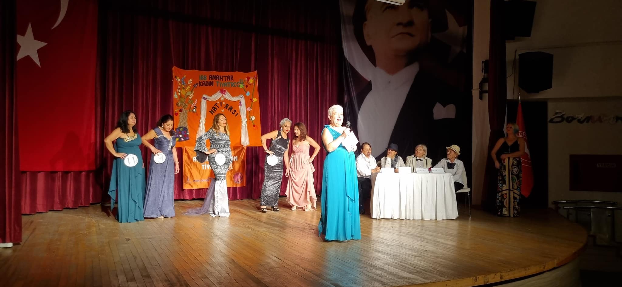 ”KADIN HİKAYELERİ” TİYATRO OYUNU
